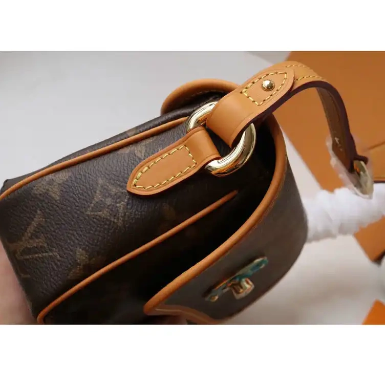 Fashionrepsfam ru LV 2111DJ0020 Bags 0706
